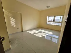 Free parking and one month free | Second-hand tenant | Open view | Large spaces | Prime and lively l