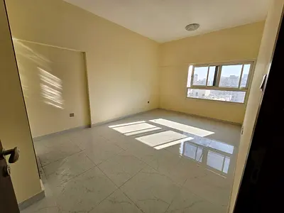 Free parking and one month free | Second-hand tenant | Open view | Large spaces | Prime and lively location | Flexible payment options | Free maintena