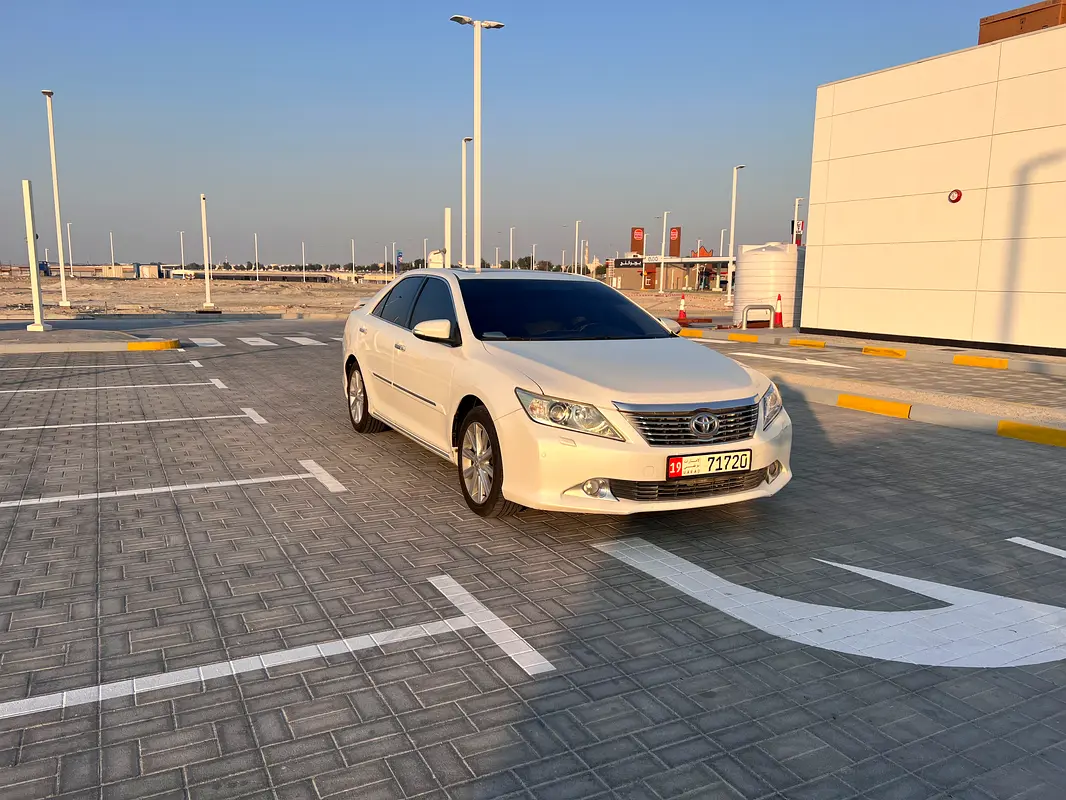 Toyota Aurion 2013 — photo 1 of 9