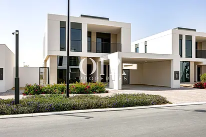 Exclusive 4BR Villa | Single Row Private Living