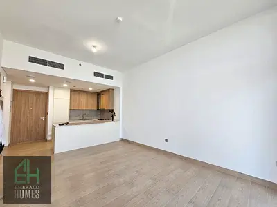 جديد تمامًا | طابق متوسط | موقع متميز