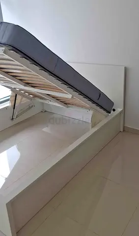 Ikea hydraulic king‑size bed (180 × 200 cm) with  IKEA mattress