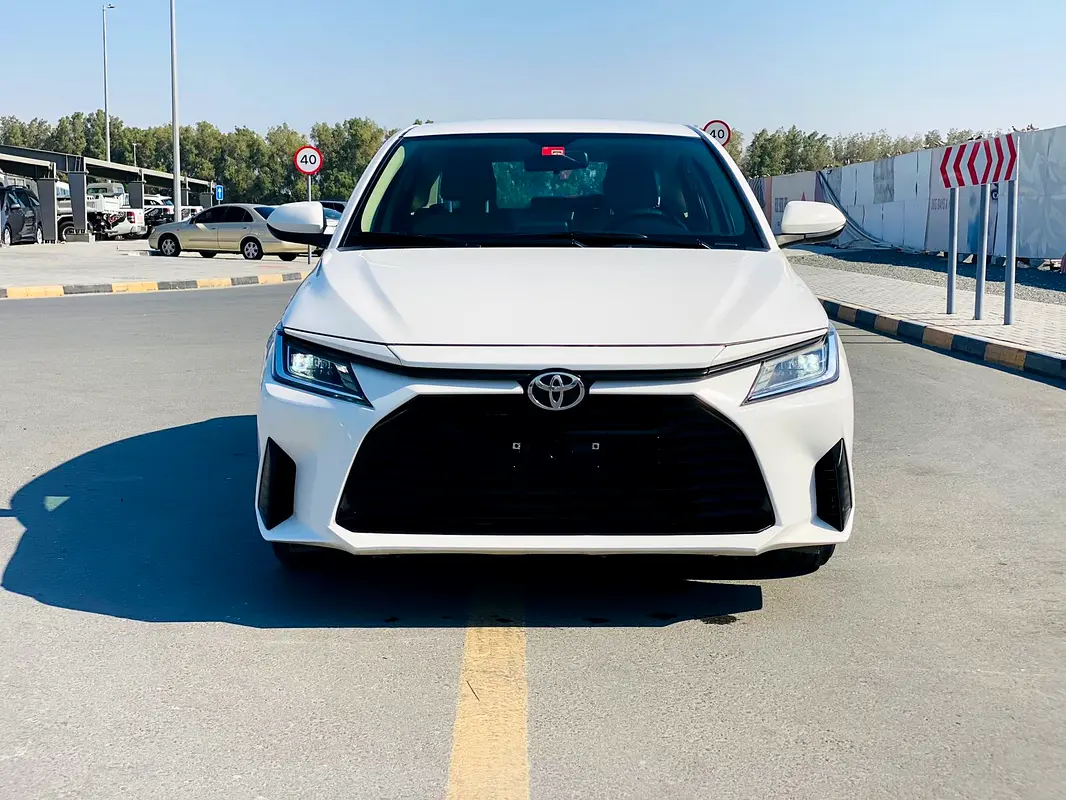 Toyota Yaris 2023 — photo 1 of 13
