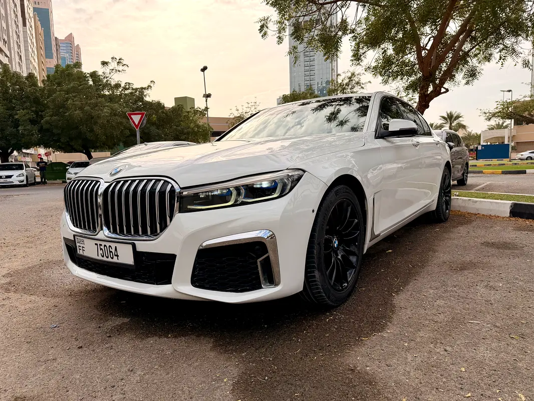 BMW 7-Series 2015 — photo 1 of 13
