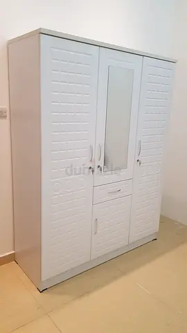 Stylish White 3 door Wardrobe with Glass door