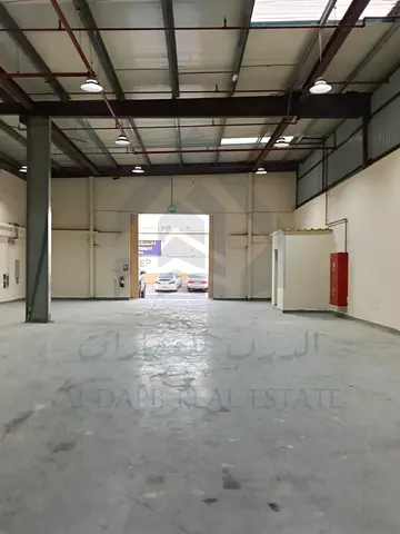 مستودع مغلق جاهزة للايجار بالمنطقة الصناعية الرابعة | مواقف مجانية | الشارع العام | كهرباء 20KW