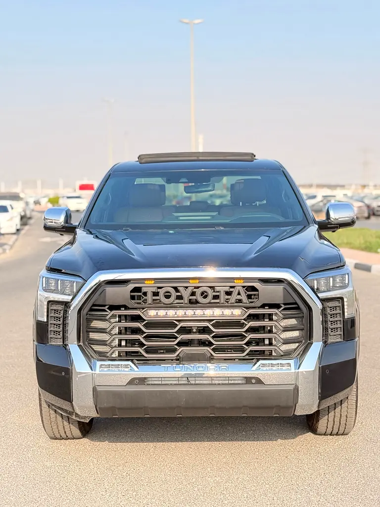 Toyota Tundra 2023 — photo 1 of 20