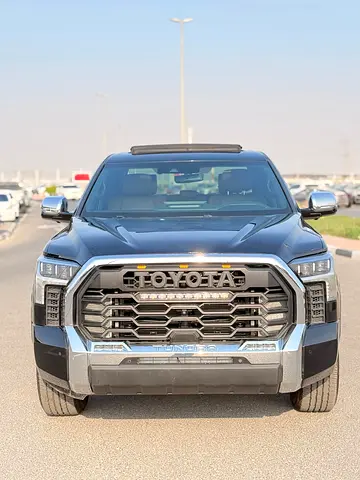 TOYOTA TUNDRA PLATINUM 4x4  - 2023 PANORAMIC ROOF - Excellent Condition  3. 4 - V6