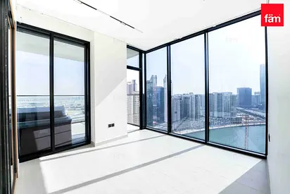 Corner/Canal And Pool View/High Floor/Luxury