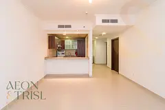 Sophisticated Living | Near Metro| Bright Unit