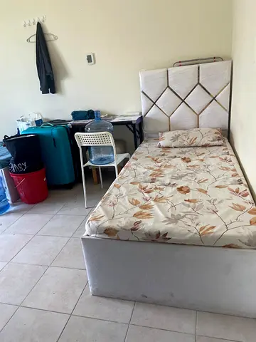 Only 3 people, Executive Bachelor bedspace available in discovery gardens,near gardens metro