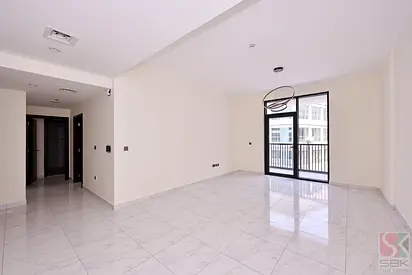 One Month Rent Free-Spacious 2 BR Flat