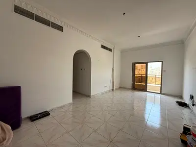 غرفتين وصاله مع بلكونه-مطبخ كبير-مساحه كبيره-2حمام-تاور عائلي-موقع مميز-قريبه علي مخرج دبي-قريبه علي كورنيش المجاز