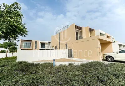 Spacious 4Br Villa | Vacant | Brand New