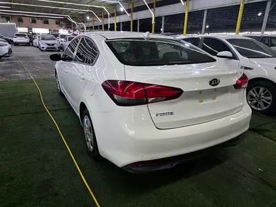 صورة 9 لـ 2017 KIA FORTE