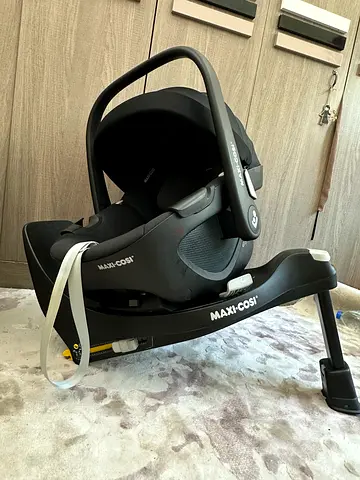 Maxicosi pebble 360 car seat and pearl 360car seat with rotating isofix base