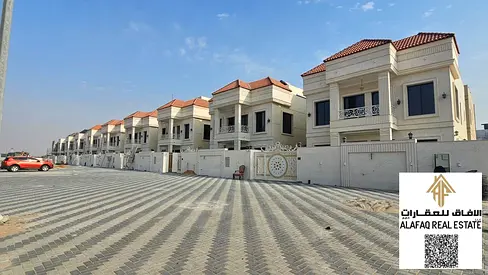 فيلا فاخرة للبيع بتصميم عصري 5 غرف نوم مساحة أرض 3014 قدم وبناء 3700 قدم مع شلال مائي سعر 1850000 درهم شامل التسجيل والتمليك