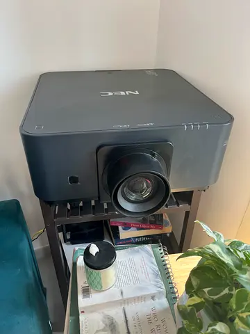 URGENT SALE ! High quality large venue NEC px602ul with lens NP33ZL