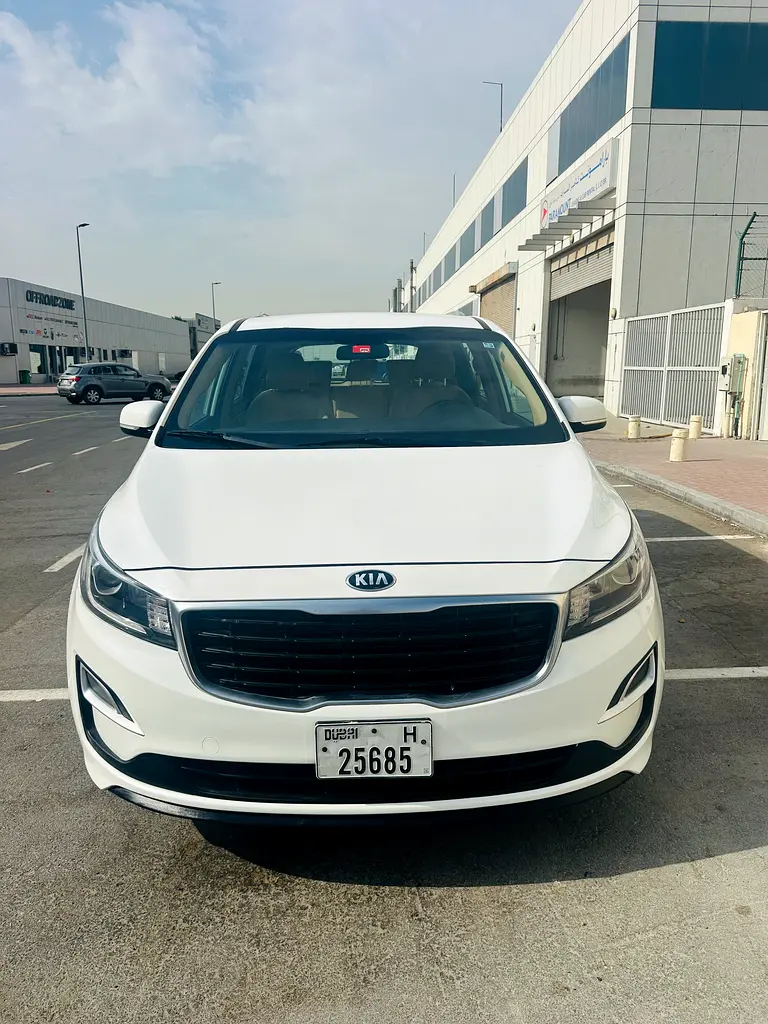 Kia Carnival 2020 — photo 1 of 10