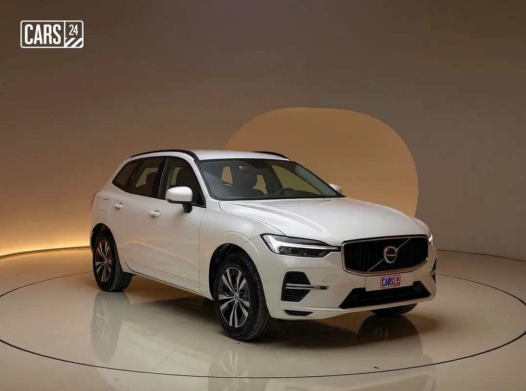 Volvo XC60 2023 — photo 1 of 13