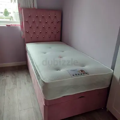 Customised Single Size Luxurious Design Bedframe with Manual Storage Space