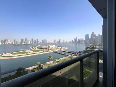 باركن مجاني ومساحات كبيره جدا وتشطيبات رائعه للشقه باجمل موقع على واجهه المجاز المائيه وموقع حيوي وقريب من كافه الخدمات