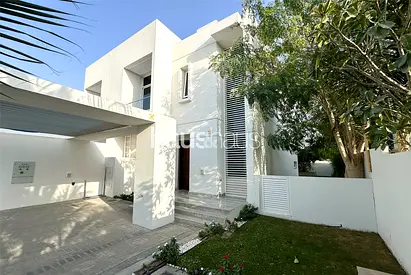 Unfurnished | Upgraded | Single Row | Maids Room