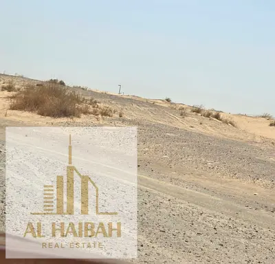 للبيع: قطعة أرض سكنية في الشارقة، منطقة المطرق، شارع خورفكان. موقع مميز وسعر مغرٍ للغاية، بالقرب من الحديقة.