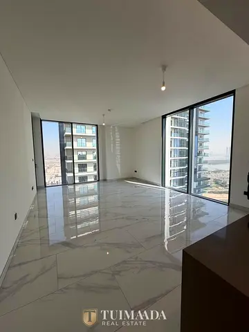 3BR Apartment | Crest Grande | Downtown View | Balcony