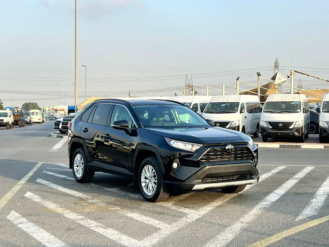 Toyota Rav 4 2021 — photo 1 of 20