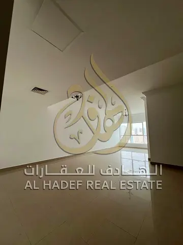 شقة 3 غرف وصالة مع غرفة خادمة وبلكونة بإطلالة مفتوحة وجيم ومسبح مجاني في التعاون بموقع مميز وقريب من مخرج دبي