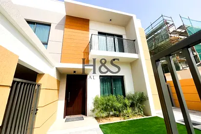 Freehold 3BR Townhouse + Study Room | Easy 1% Monthly Payment | No Commission