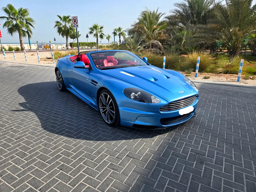 Aston Martin DBS 2011 — photo 1 of 6
