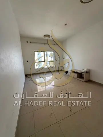 للإيجار في الخان 3 غرف وصالة "سكن عزاب" مع 2 باركنج مجاني ونظام دفعات ميسر
