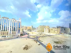 Near to Metro | Modern Kitchen &amp; Separat Laundry | Big Balcony with Elegant View