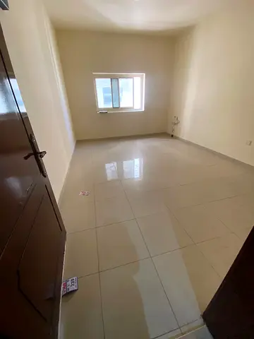 فرصة ذهبية للإيجار السنوي 🔥 غرفتين وصالة واسعة للإيجار في منطقة القاسمية ✨ تشطيب ممتاز ومساحة مريحة 🎁 شهرين مجاناً 🚗 بارك مجاني 📍 موقع حيوي قريب م