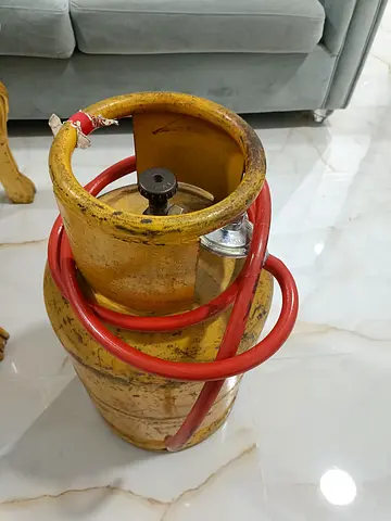 Used empty Gas Cylinder, Regulator, pipe hose for Sale
