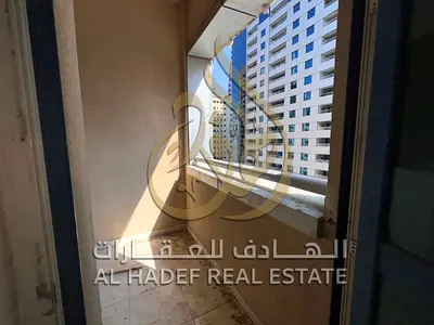 🏡 شقة 3 غرف وصالة للإيجار – قلب التعاون، الشارقة | بلكونة + باركن مجاني