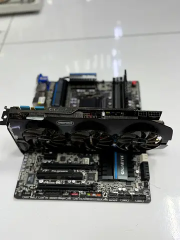 Gigabyte GA-Z77X-UP5 TH motherboard with corsair ram 16gb with gigabye graphics 2gb