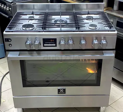Electrolux 5 burner gas cooker same like a new condition