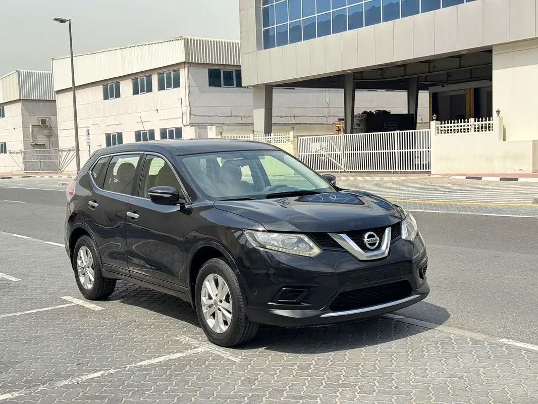 Nissan X-Trail 2015 — photo 1 of 12