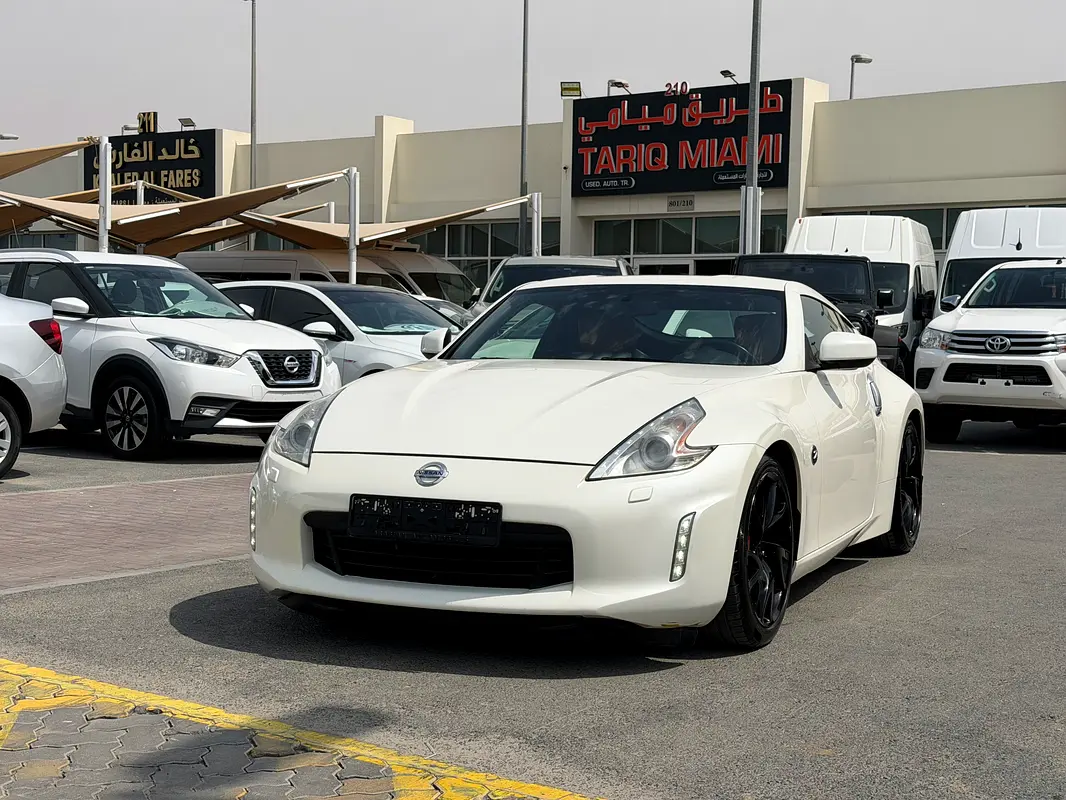 Nissan 370z 2016 — photo 1 of 20
