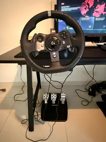 Logitech Driving Force G920 Racing Wheel and Floor Pedals