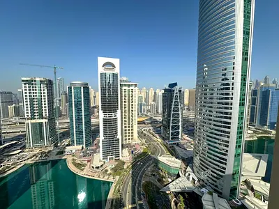 3 غرف نوم في الطابق العلوي | تخطيط الزاوية | إطلالات على المارينا والمدينة | برج JLT J2