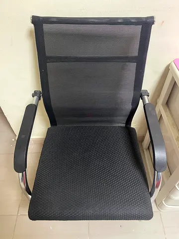 Stylish Office Chair with Mesh Back