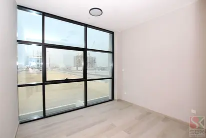 One Month Rent Free-Spacious 1 BR