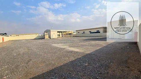 فرصة مميزة للإيجار في موقع استراتيجي – حوطة مسوّرة بمساحة 29,000 قدم في Umm Al Thuoob – Umm Al Quwain مع مظلة كبيرة 3,000 قدم ومكتب وخدمات كاملة وكهرب