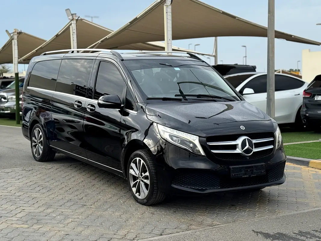 Mercedes-Benz V-Class 2020 — photo 1 of 16