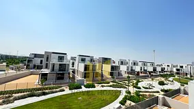 Luxury | Single row | Landscaped Villa