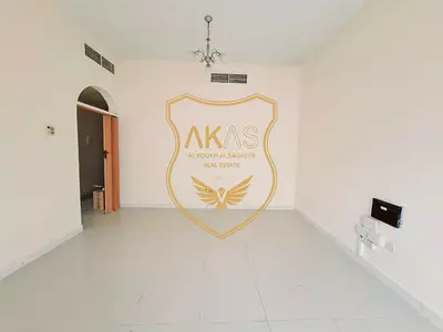 1BHK WITH BALCONY AVAILABLE FOR FAMILY CLOSE HALL